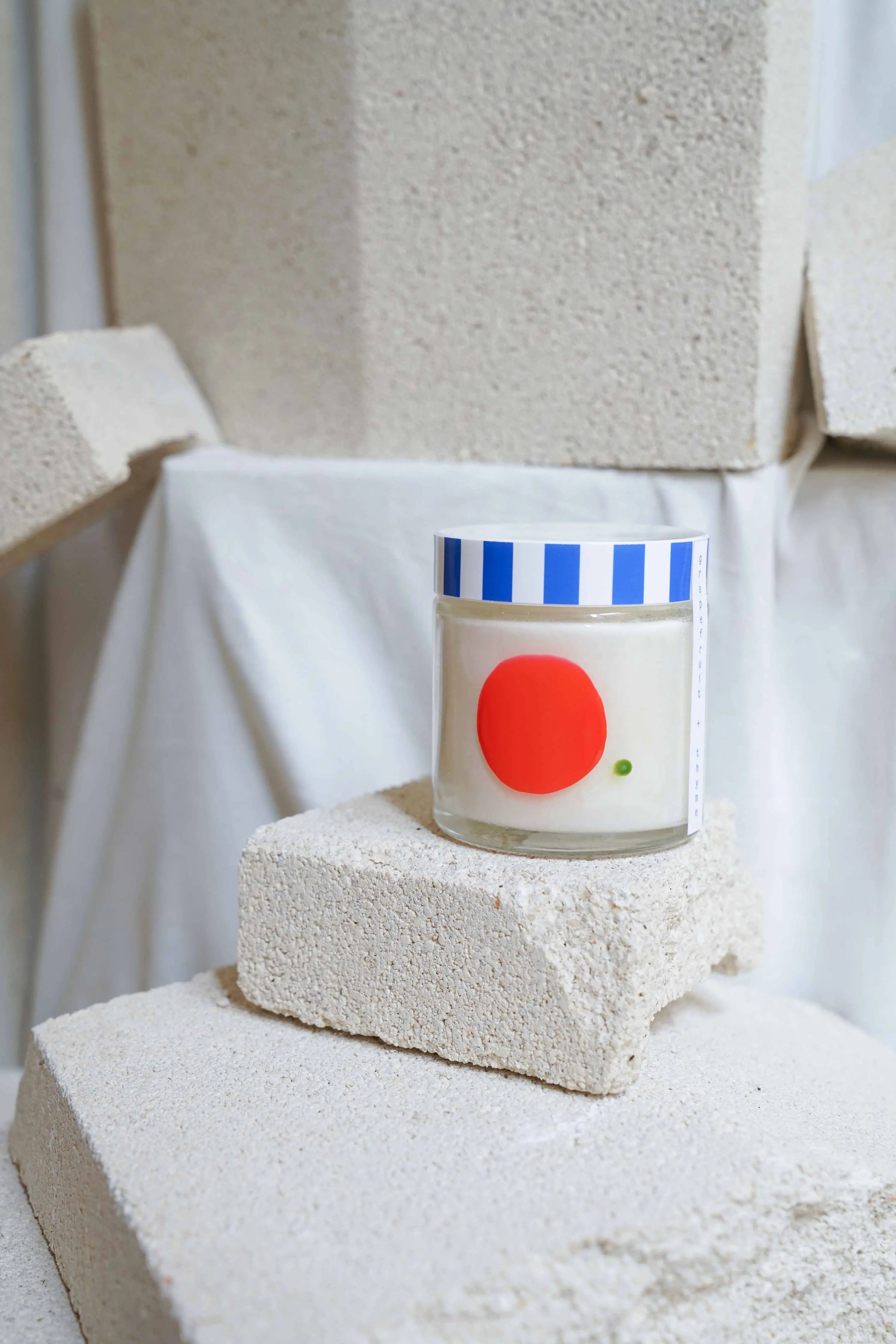 Duftkerze Grapefruit und Thymian aus natürlichem Sojawachs to:from